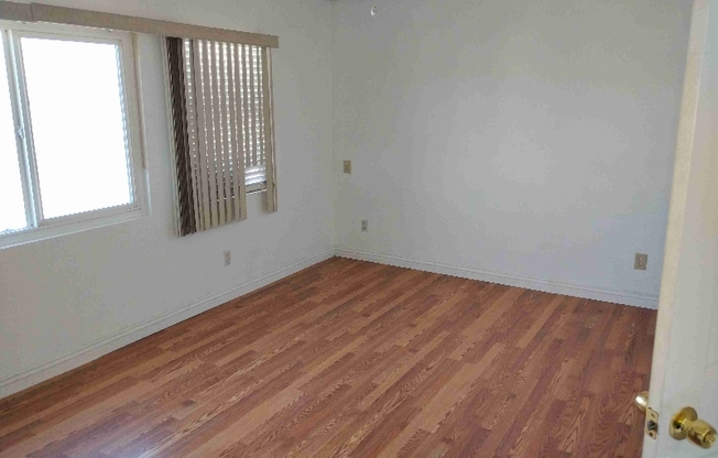 3945 CAPTAIN JON AVE