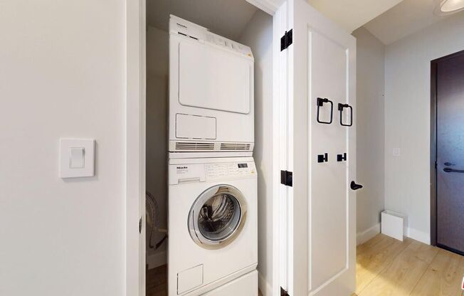 1 bed, 1 bath, 650 sqft, $3,300, Unit 1206
