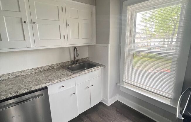 3 beds, 1 bath, 1,100 sqft, $1,100, Unit 2