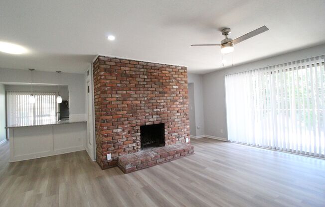 1/2 Month FREE On This 2 Bedroom 2 Bath Apartment Just Minutes From The Plaza