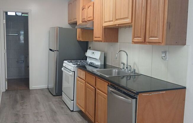 3 beds, 2 baths, 850 sqft, $1,995, Unit 722