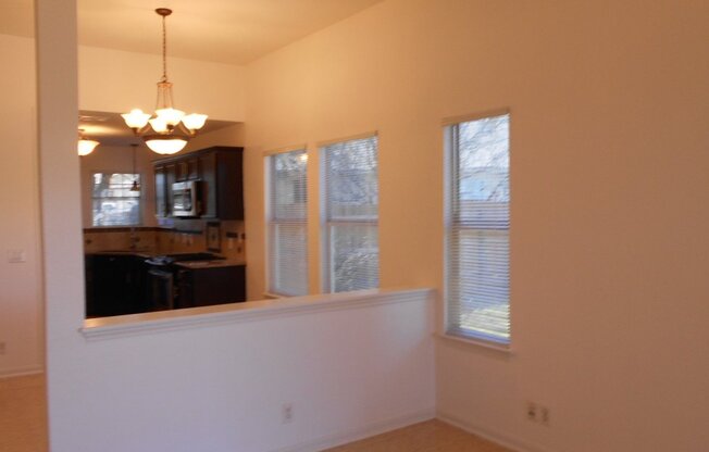 PFLUGERVILLE - 3 BED SFH   **2wks free rent qualified app & lease through 5/31/27**