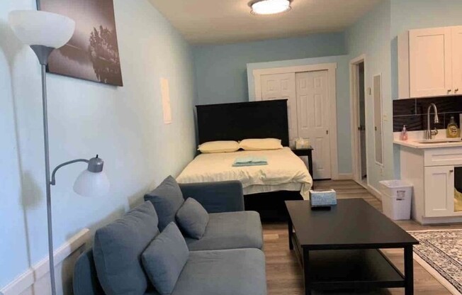1 bed, 1 bath, 400 sqft, $1,700, Unit A