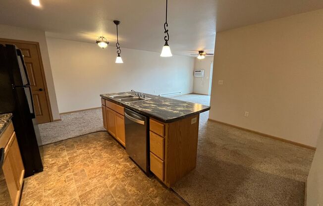 2 beds, 1 bath, 986 sqft, $1,275