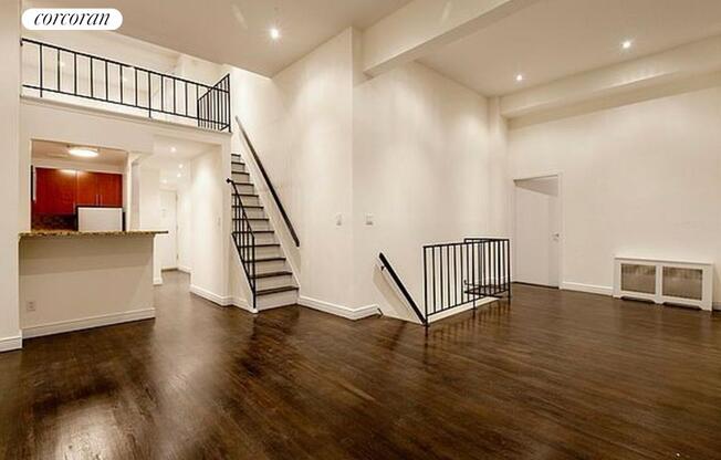 10 E 13 ST