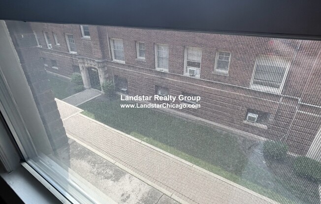 3257 W Wrightwood Ave