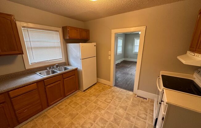$825 - 2 bedroom/ 1 bathroom - Single Family Home