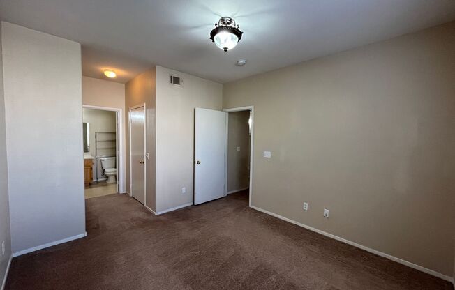 Gated community 2beds/2baths condo in Rhodes ranch area