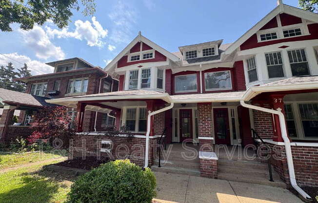39 E 32 ST