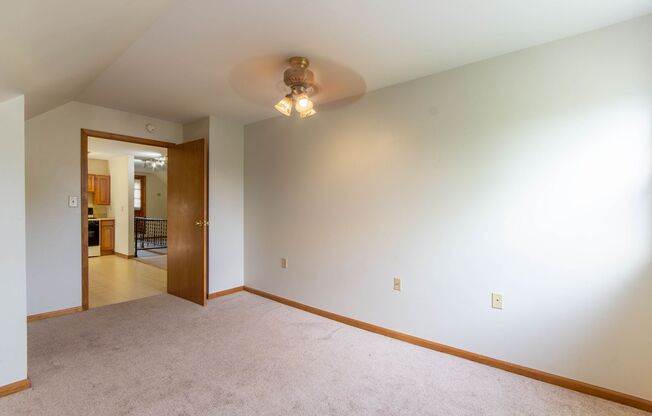 2 beds, 1 bath, $1,000, Unit Unit 4