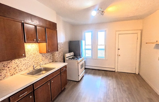 2 beds, 1 bath, 1,050 sqft, $2,500, Unit 3