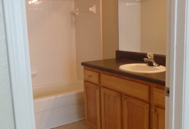 2 beds, 2 baths, $1,700