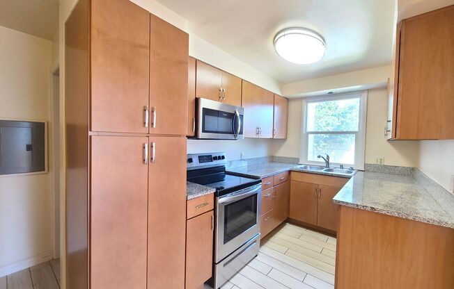 1 bed, 1 bath, $1,100, Unit 2