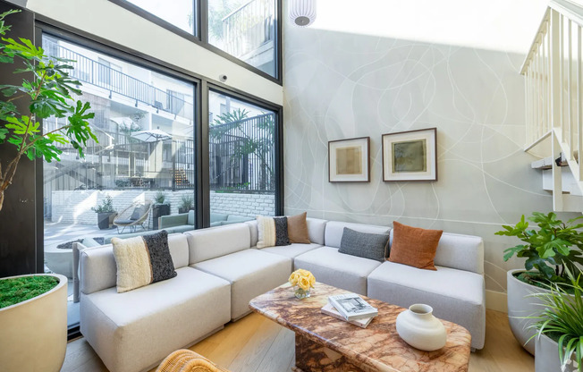 The Regal Villa Apts...Gorgeous Newly Remodeled 2 Bedroom.. Prime Location! CALL NOW!