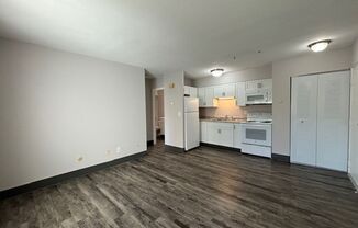 Apartment off 28th and Clyde Park Available