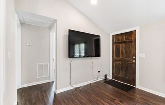 2 beds, 1 bath, $1,600