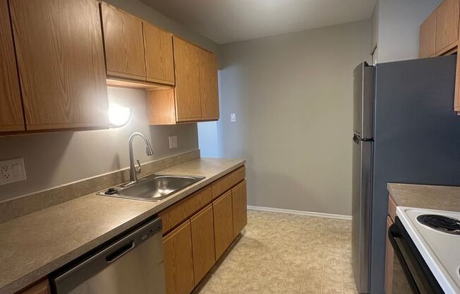 2 beds, 1 bath, 900 sqft, $1,345