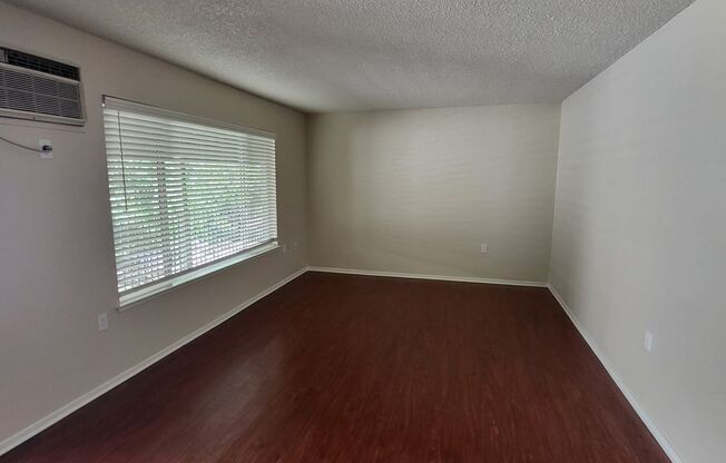 2 beds, 1 bath, 850 sqft, $1,695, Unit 4554