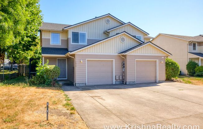 Lovely *UPGRADED* 3 BD* 2.5 BA Duplex Located In Quiet Neighborhood in Keizer *Large Backyard* & *Centrally Located*