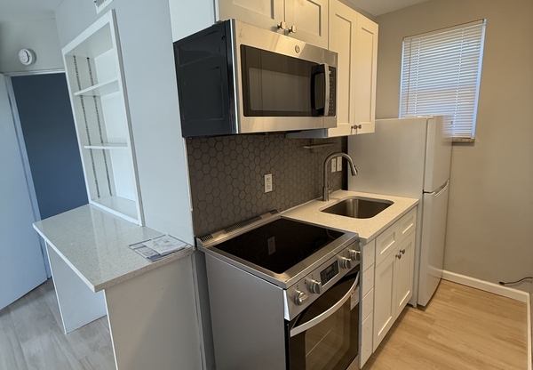 156 W 8 AVE