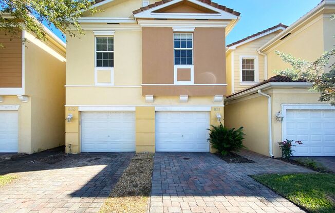 Spacious 3 Bed / 2.5 Bath/ 1 Car Garage Townhome in Pipers Cay!