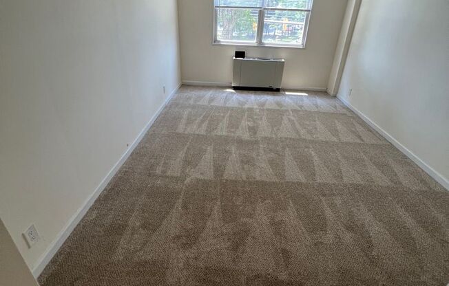 2 beds, 1 bath, 860 sqft, $1,895, Unit 2W