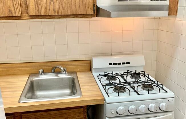Studio, 1 bath, 300 sqft, $1,365, Unit 530-512