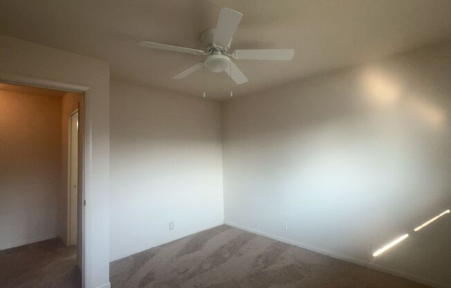 2 beds, 1.5 baths, 1,050 sqft, $1,250, Unit B05 Manor