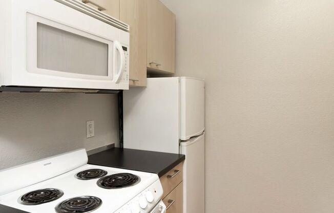 2 beds, 1 bath, 715 sqft, $1,995, Unit 102