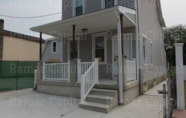 Your Dream Home Awaits: Transform this Spacious 5-Bedroom Gem!