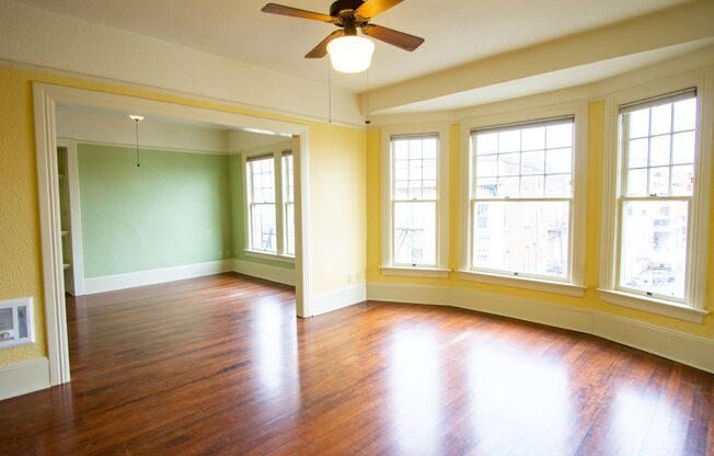 Fantastic Nob Hill Top-Floor 1Bdr with Hardwoods & Cute Built-ins!