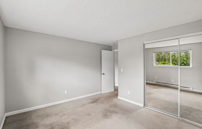 2 beds, 1 bath, 800 sqft, $1,295, Unit 431-01-17