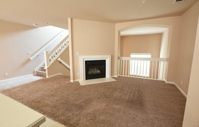 Bright 3 Bedroom 2.5 Bath Tri Level Townhouse in Evergreen!