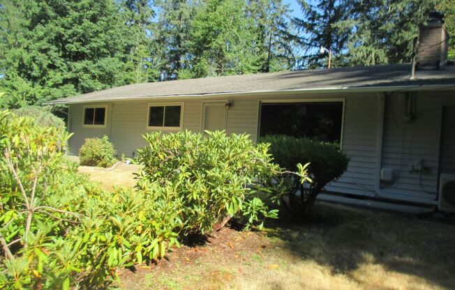 Rambler with Large Garage in Artondale