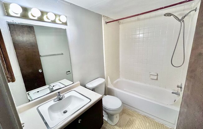 1 bed, 1 bath, 580 sqft, $1,825, Unit 12