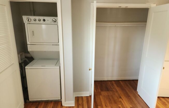 2 beds, 1 bath, 897 sqft, $2,335, Unit G-14