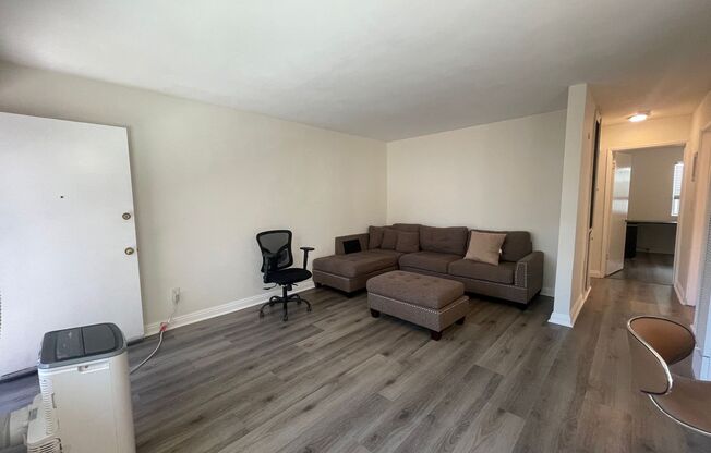 2 beds, 1 bath, $2,610, Unit 2