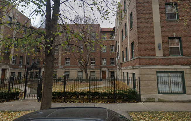 Modern Rogers Park 1 Bed Apartment