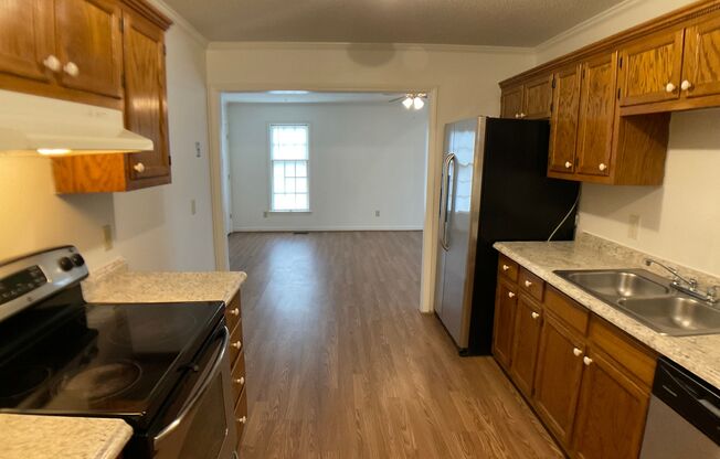 Spacious 2 bed, 1 bath top floor of Duplex