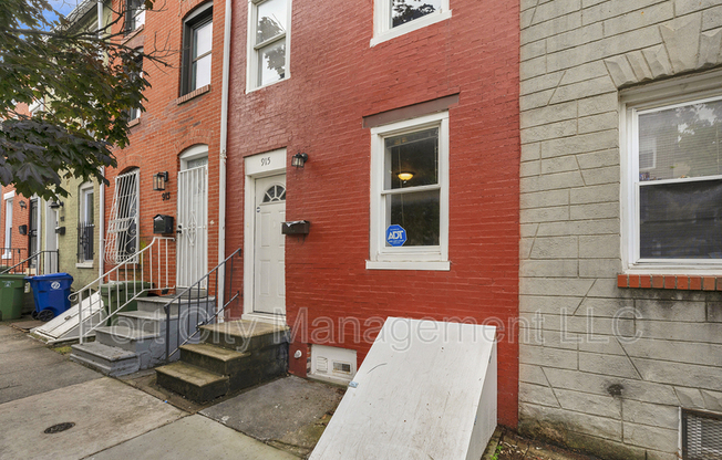 915 W LOMBARD ST