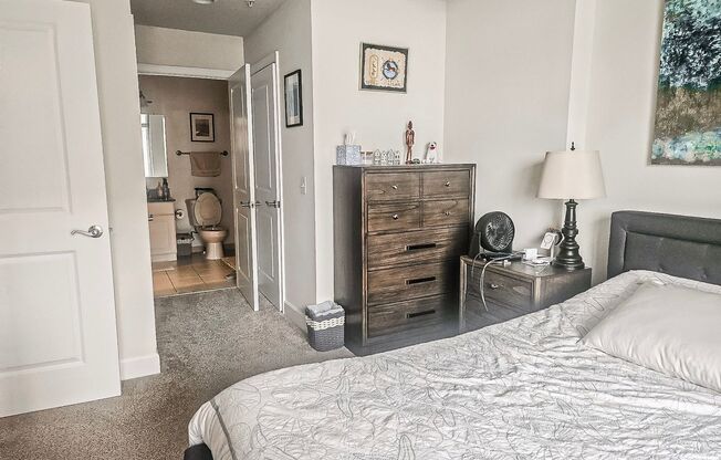 Modern and Sun-filled 1 Bed 1 Bath Condo In Vibrant Eclipse on Center Park