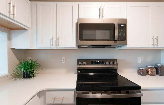 Kitchen at Grand Rapids Apartments | Hidden Lakes Apartments in Grand Rapids MI