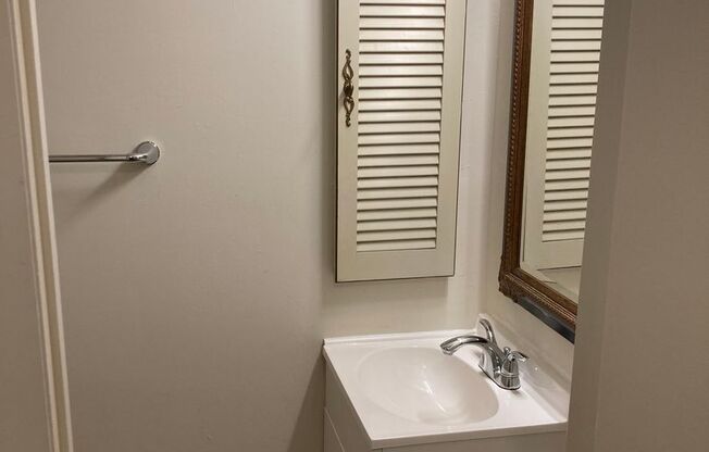 Great 2 Bed 1.5 Bath Home in Franklin!