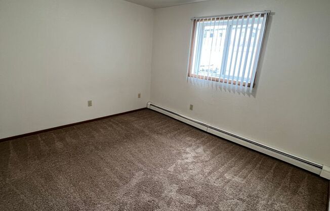 3 beds, 1 bath, 1,000 sqft, $1,030, Unit 102