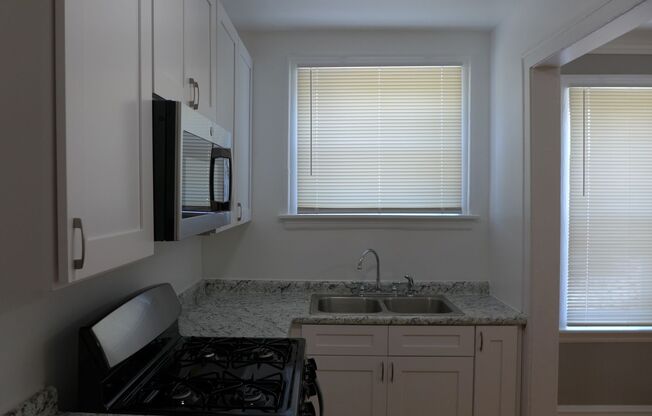 2 beds, 1 bath, $1,595, Unit 2048 Kostner - 3A