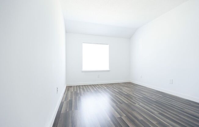 3 beds, 1.5 baths, 1,300 sqft, $1,439, Unit 120H