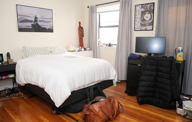 2 beds, 1 bath, 999 sqft, $3,600, Unit 27