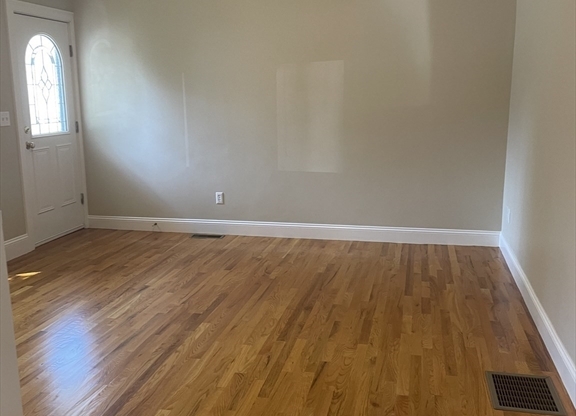 2 beds, 1 bath, 1,000 sqft, $2,600, Unit 43