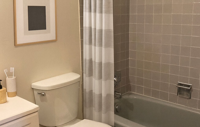 6533 CALIFORNIA AVE SW