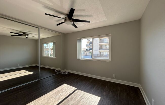 2 beds, 1 bath, 950 sqft, $2,795, Unit 4720-27